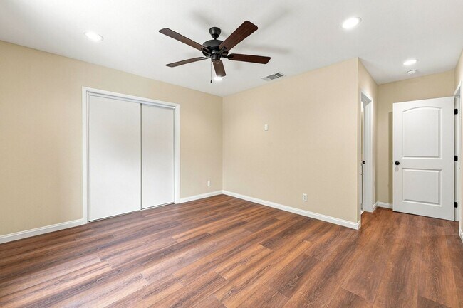 Building Photo - 730 S Van Ness Ave