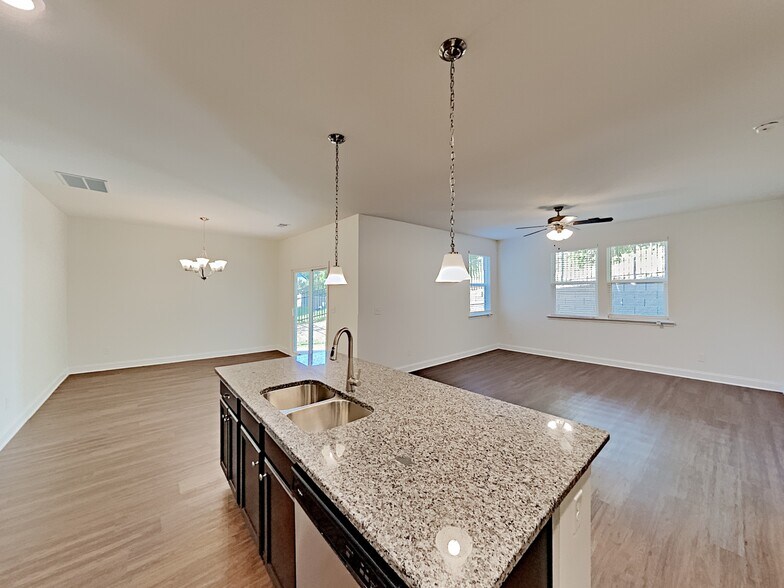 Building Photo - 258 Lake Vista Dr