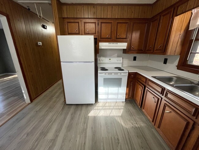 Building Photo - Fantastic location near downtown Pittsboro for this 2br duplex !