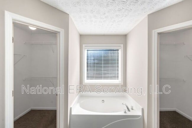 Building Photo - 355 Long Creek Dr