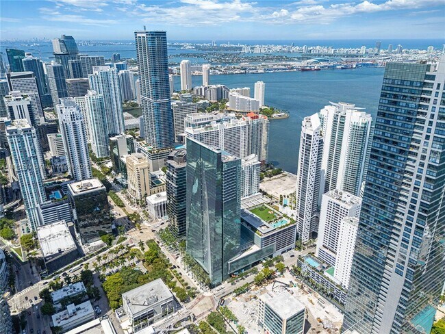 Building Photo - 1395 Brickell Ave