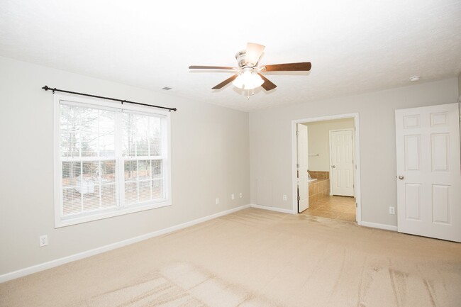 Building Photo - "Charming 4-Bedroom Home with Granite Coun...