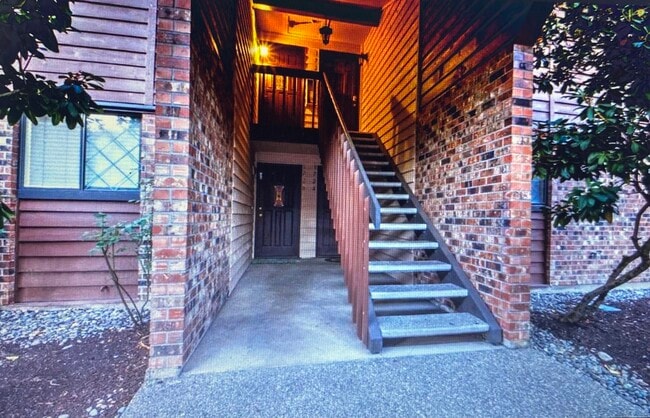 Building Photo - 15617 NE 18th St