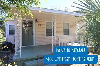 Building Photo - Charming 2-Bedroom Cottage Near Downtown P...