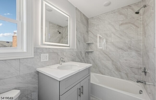 Building Photo - 139 N 15th St