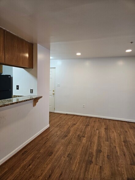 Building Photo - 2040 Alice Ave