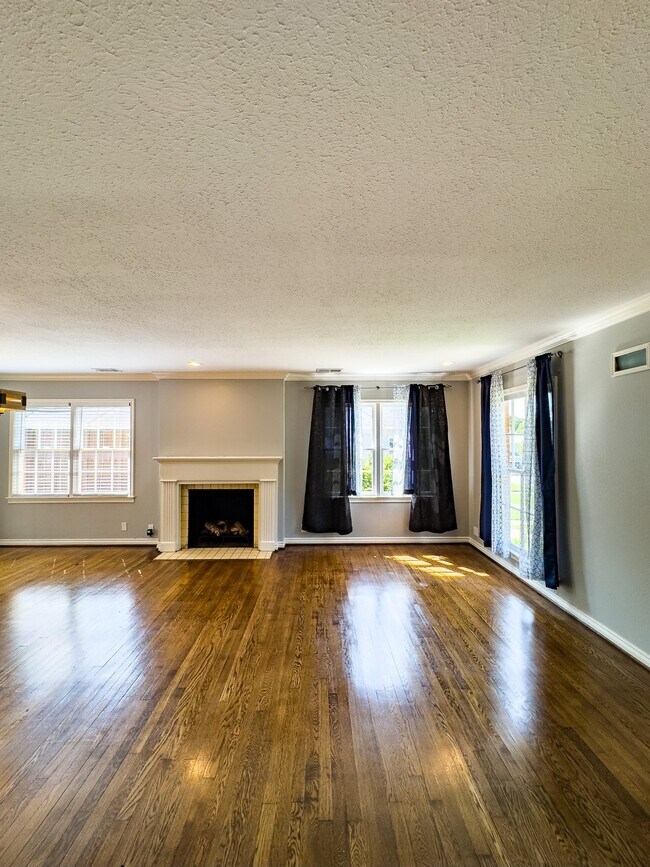 Building Photo - 2222 Carnes St