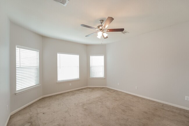 Building Photo - 2027 Golden Topaz Dr