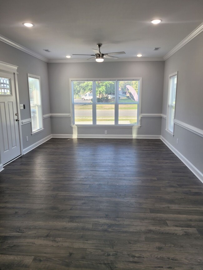 Building Photo - 2 Bedroom, 2.5 Bath Modern Duplex - Walkin...