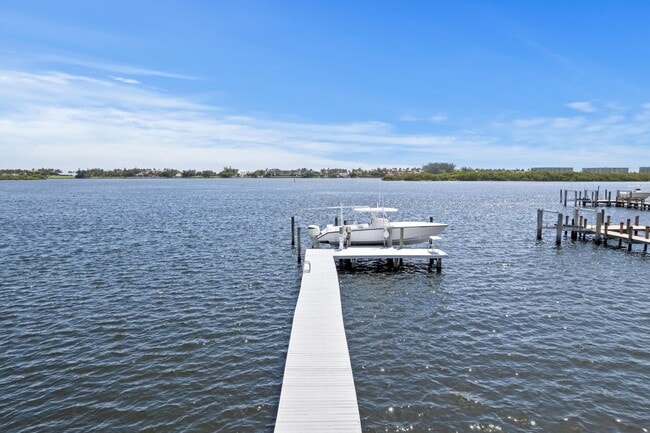 Building Photo - 7500 S Flagler Dr
