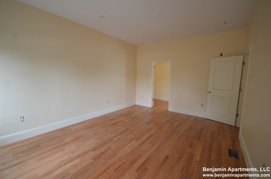 Building Photo - 118 Tremont St