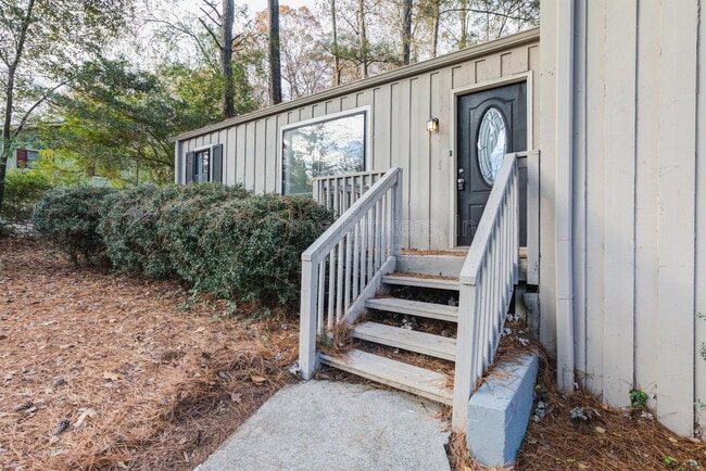 Building Photo - 2700 Creekview Point NW