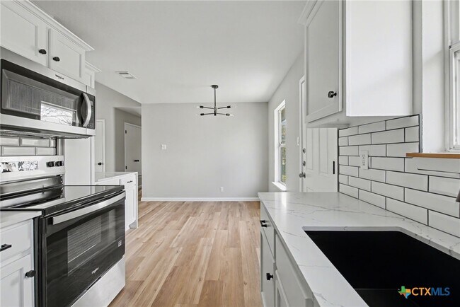 Building Photo - 2701 Cross Timber Dr