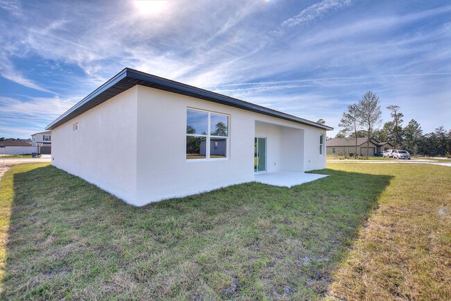Building Photo - 123 Tulip Ln
