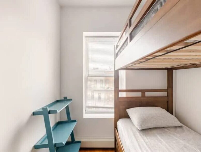 Building Photo - 479 Putnam Ave