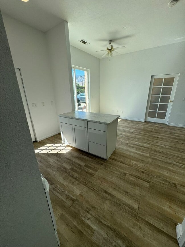 Building Photo - 3760 E Calle De Carlos