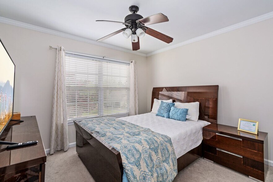 Building Photo - 2190 Beechwood St