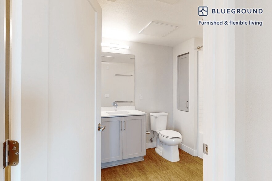 Building Photo - 825 S Myrtle Ave