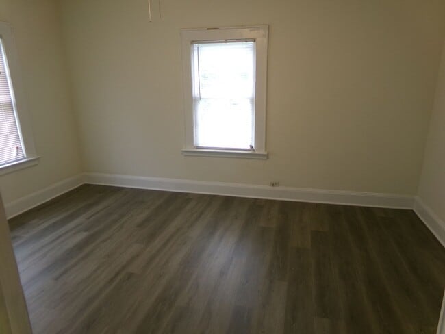 Building Photo - Spacious 3-Bedroom 2-Bathroom Home