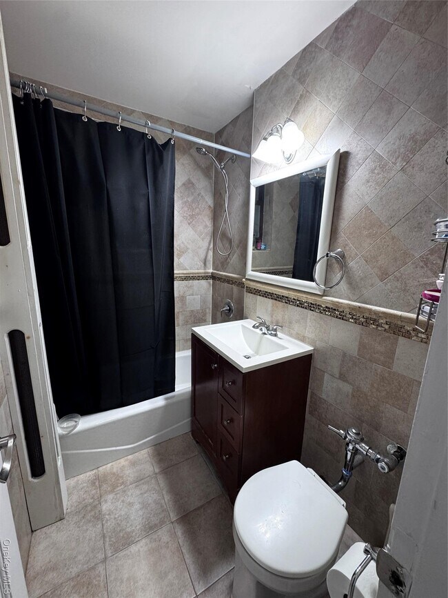 Building Photo - 44-10 Macnish St