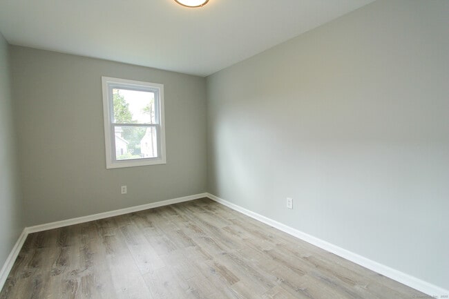 Building Photo - 17 Pinehurst Ave