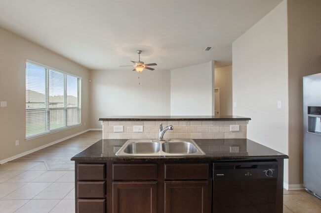 Building Photo - 8025 Hawthorn