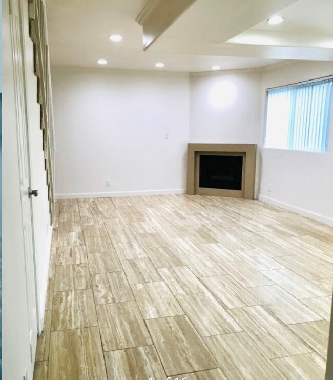 Building Photo - 13012 Riverside Dr