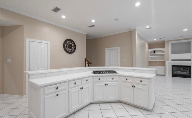 Building Photo - 94 E Fairbranch Cir