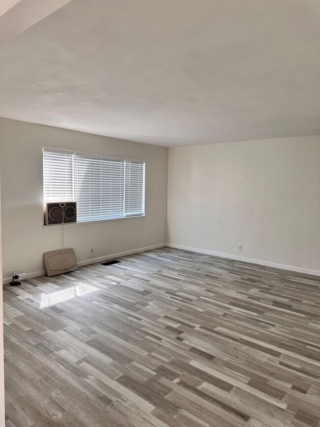 Building Photo - 4143 N Pershing Ave