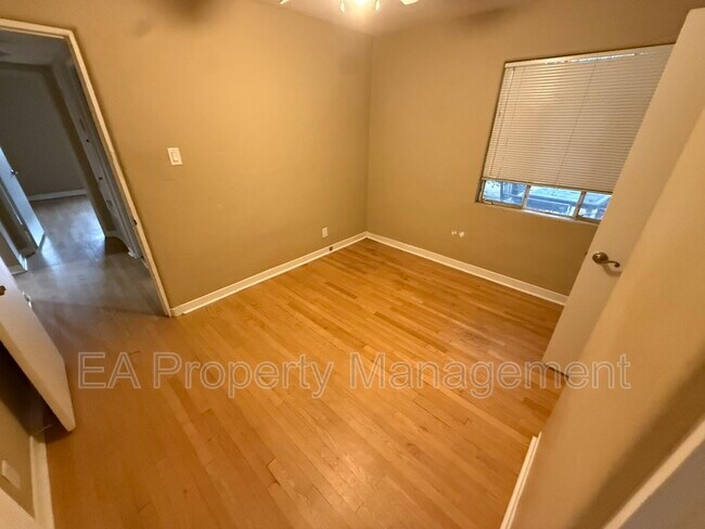 Building Photo - 1106 Princeton Dr NE