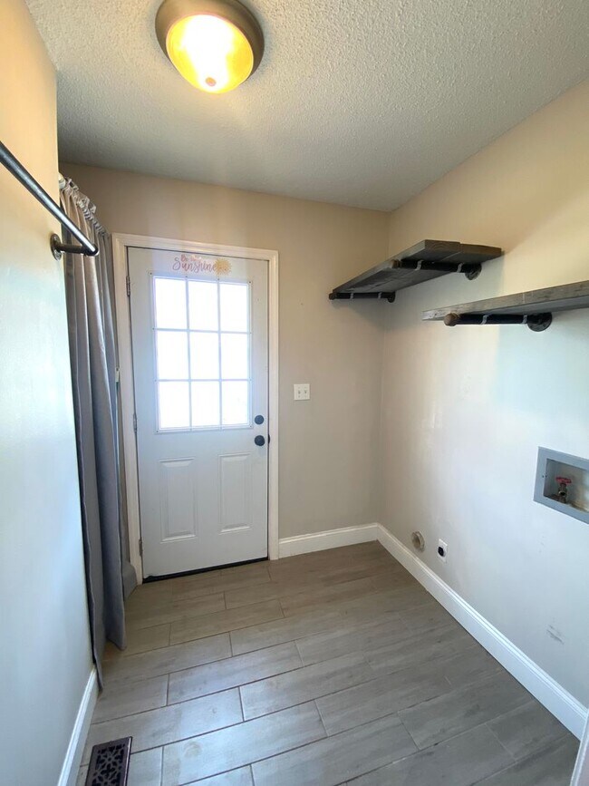 Building Photo - 2719 Knob Ct