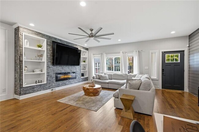 Building Photo - 160 Vanira Ave SE