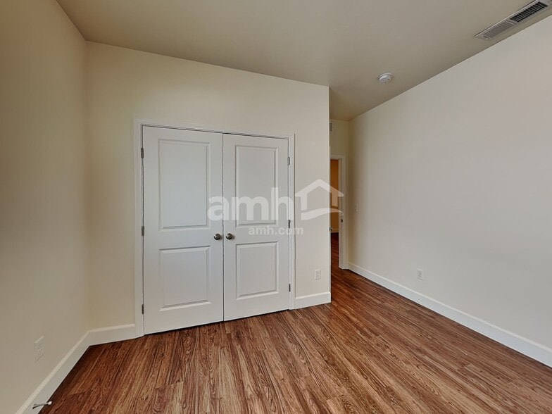 Building Photo - 5124 W Milliron Dr