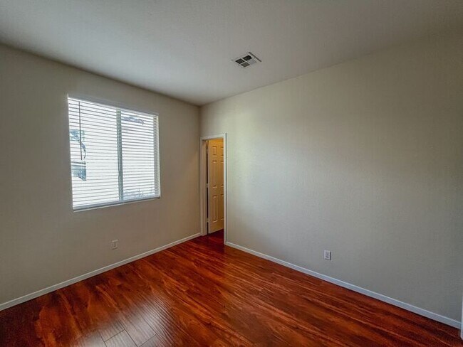 Building Photo - Charming Single-Story Home in a Prime Loca...