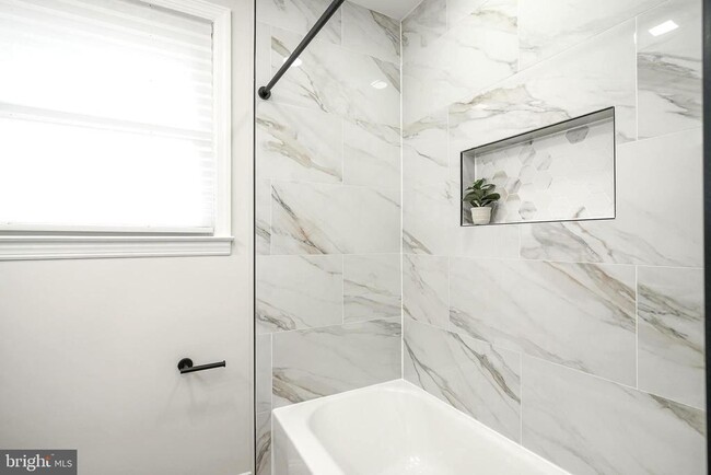 Building Photo - 10 Garfield Ave