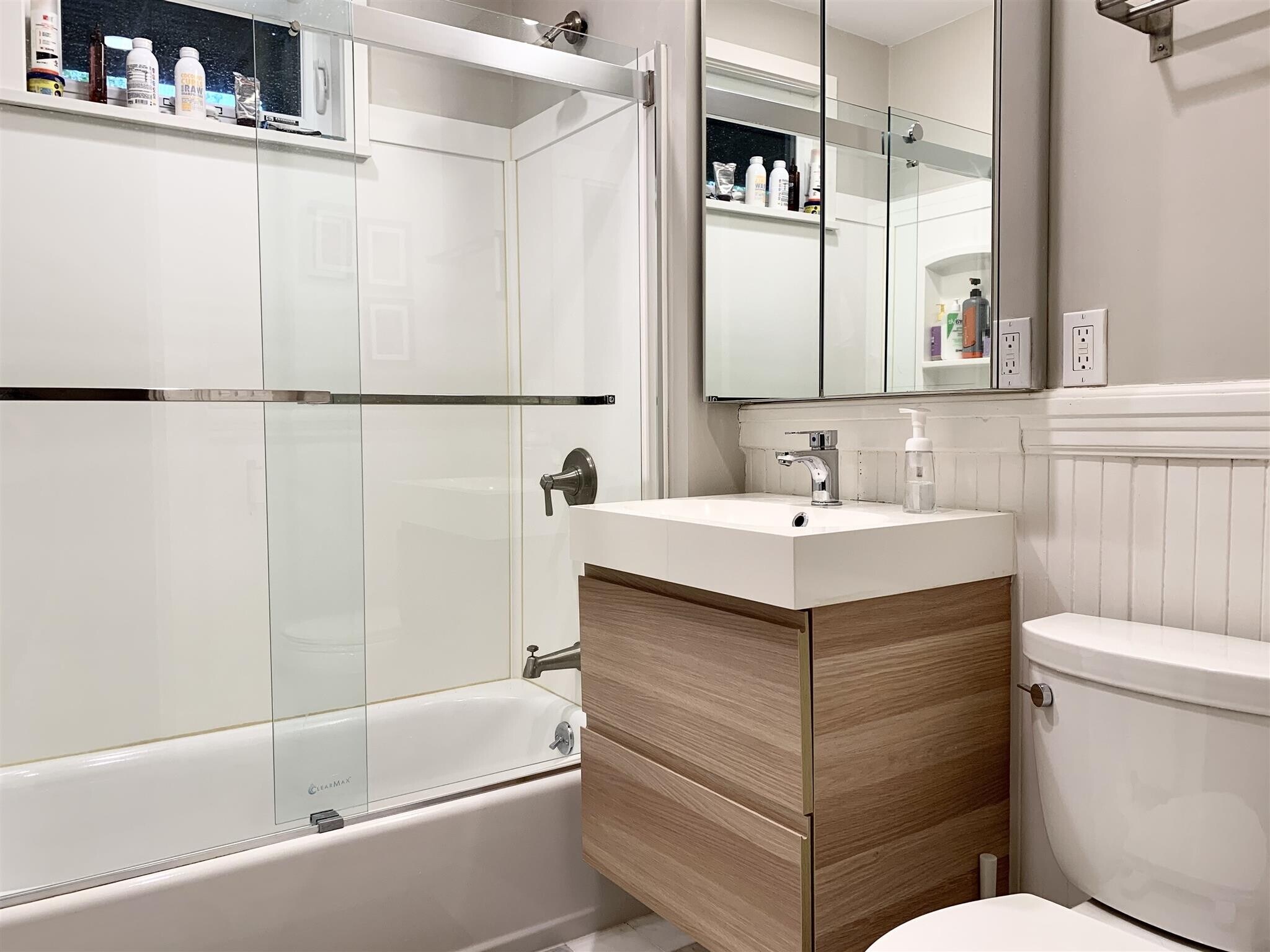 Building Photo - 107 Oxford St