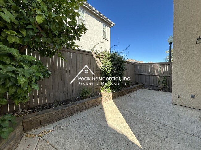 Building Photo - 9196 Cortina Cir