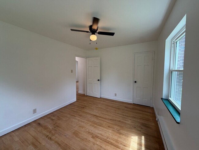 Building Photo - 419 Elm St