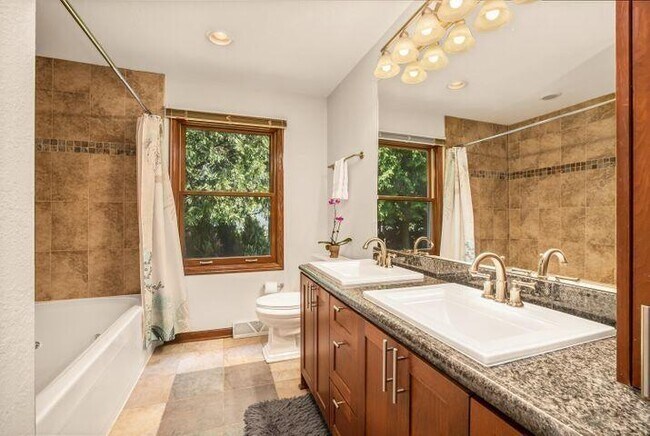 Building Photo - 12650 N Lake Shore Dr