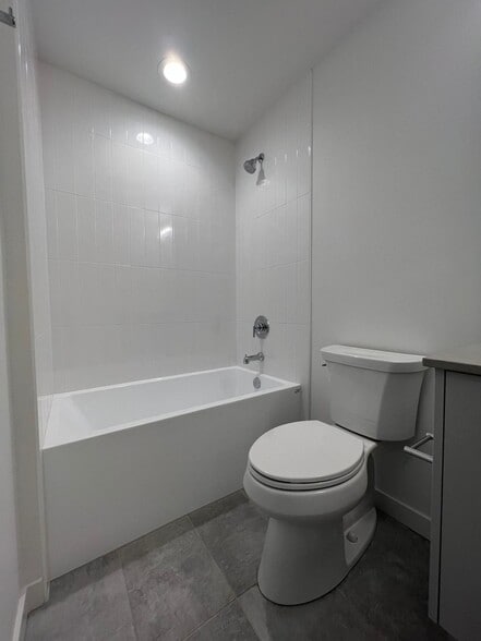 1st floor bathroom - 1424 NW 92nd St