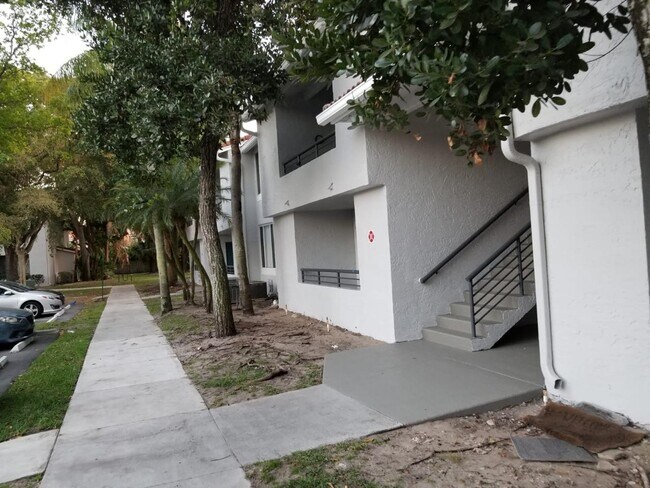 Building Photo - 721 Lyons Rd