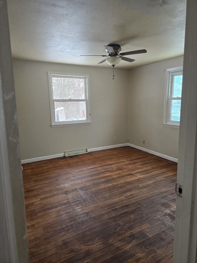 Building Photo - 1102 E Timber Dr