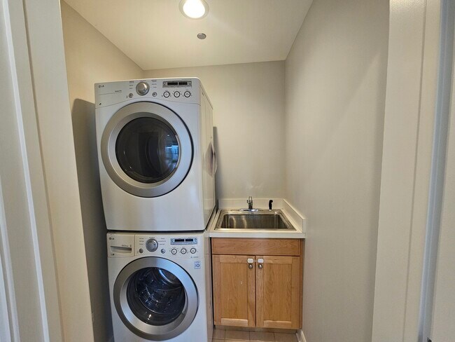 Building Photo - 415 E North Water St