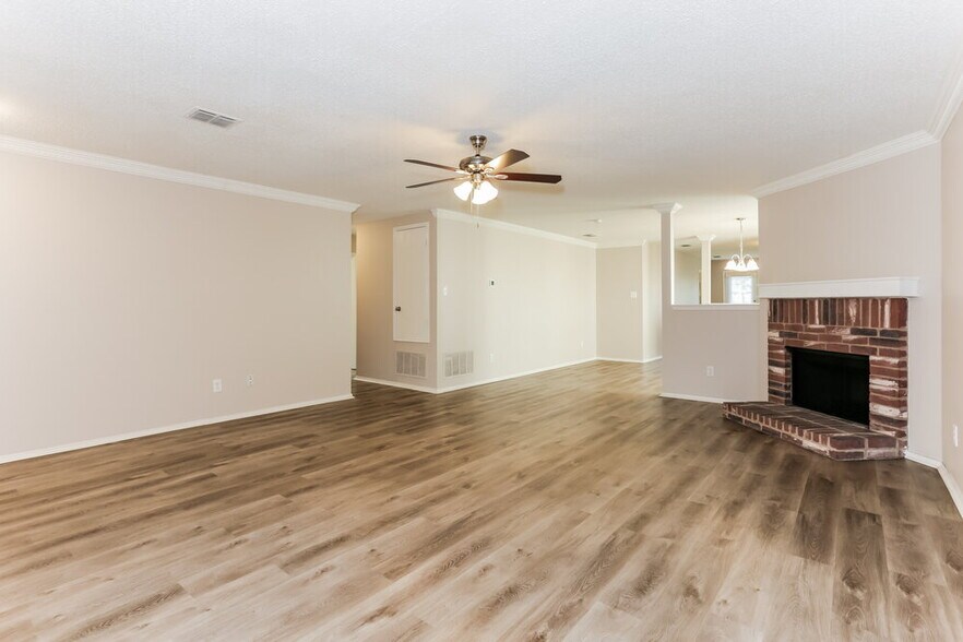 Building Photo - 2365 White Pine Dr