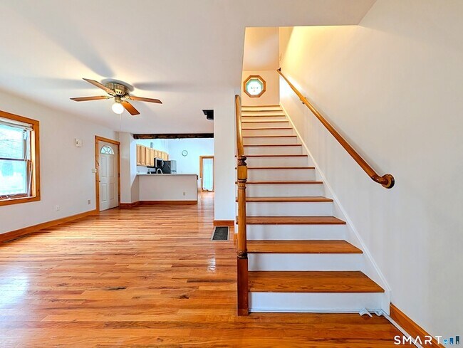 Building Photo - 434 Main St