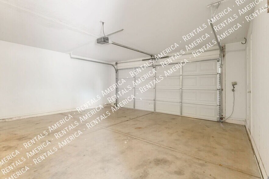 Building Photo - 1449 E Park Ave