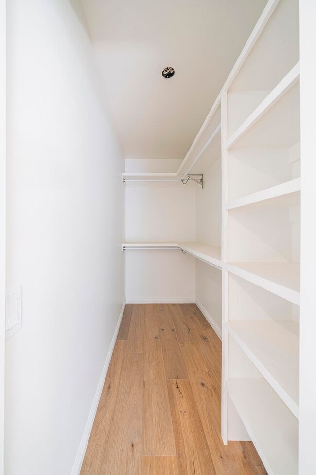 Building Photo - Beautifully Renovated Woodland Hills Home