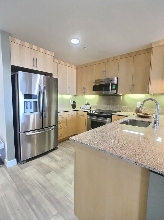 Building Photo - Gorgeous 1 Bedroom Condo at Axis with Den