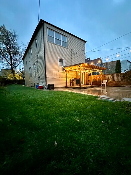 Building Photo - 1928 N Keeler Ave