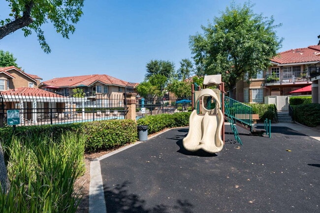 Building Photo - Spacious 2 Bedroom, 2 Bath – End Unit with...